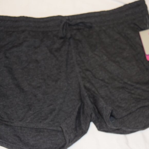NWT Colosseum Athletics Dark Gray Athletic Women Shorts, Size XL - Picture 1 of 5